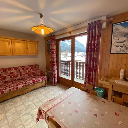 Paisible Proche Centre, Balcon Et Parking - Fr-1-693-78 * Châtel