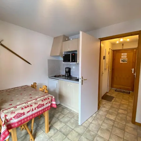Paisible Proche Centre, Balcon Et Parking - Fr-1-693-78 * Châtel