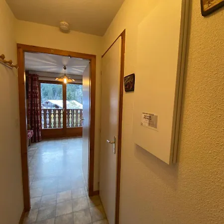 Paisible Proche Centre, Balcon Et Parking - Fr-1-693-78 Lägenhet *