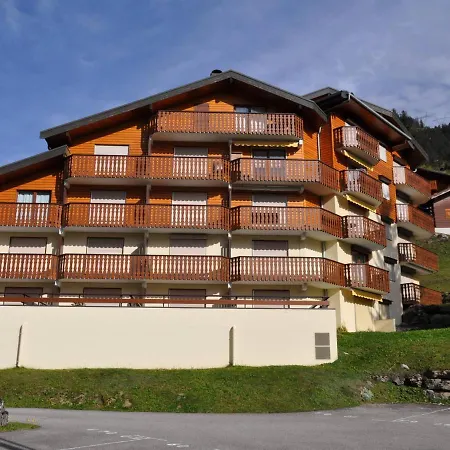 Paisible Proche Centre, Balcon Et Parking - Fr-1-693-78 *