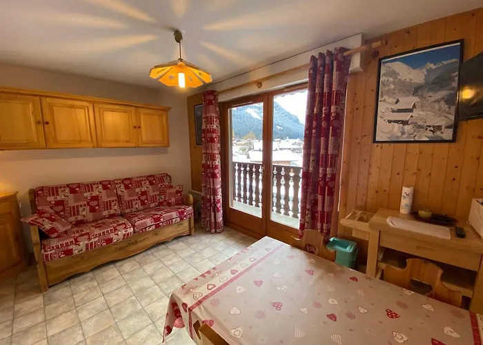 Paisible Proche Centre, Balcon Et Parking - Fr-1-693-78 * Châtel